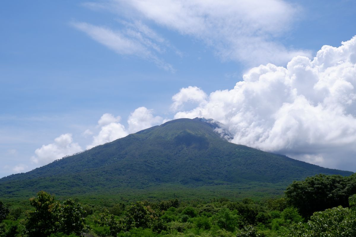 Aktivitas erupsi Gunung Ile Lewotolok masih tinggi