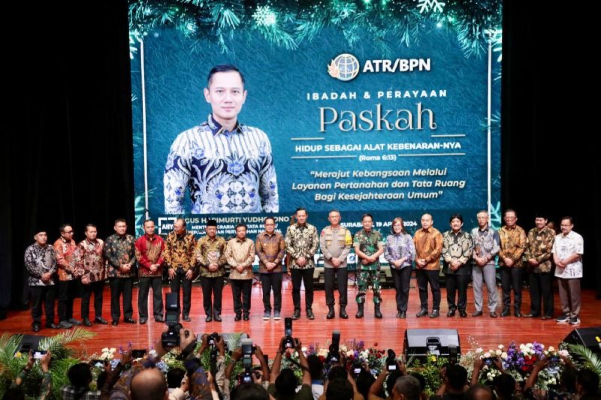 Menteri ATR/BPN serahkan 16 sertifikat tanah peribadatan di Jatim