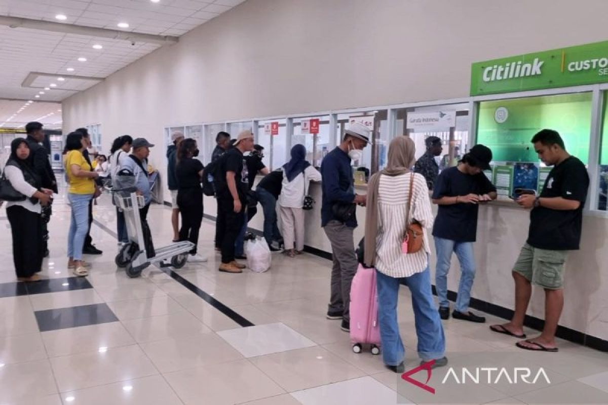 Ribuan penumpang tunda keberangkatan dampak abu vulkanik Gunung Ruang