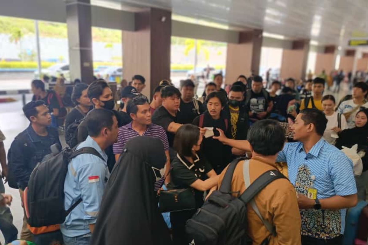 Maskapai Grup Lion Air di Bandara Ternate belum beroperasi akibat erupsi gunung ruang