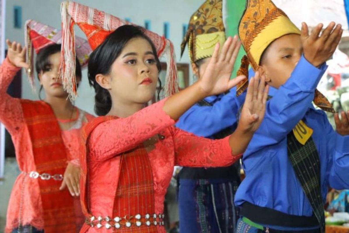 Lestarikan budaya Simalungun, PKK gelar festival tari daerah