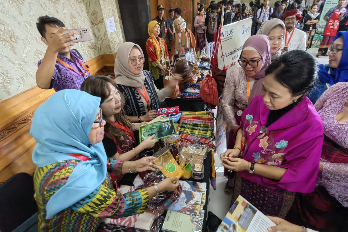 Women must reflect on Kartini's struggle: minister