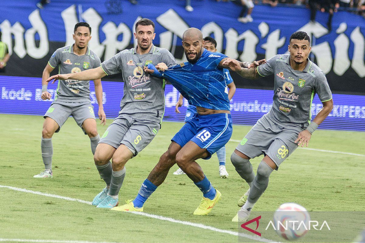 Liga 1 - Hattrick David Da Silva bungkam Persebaya 3-1