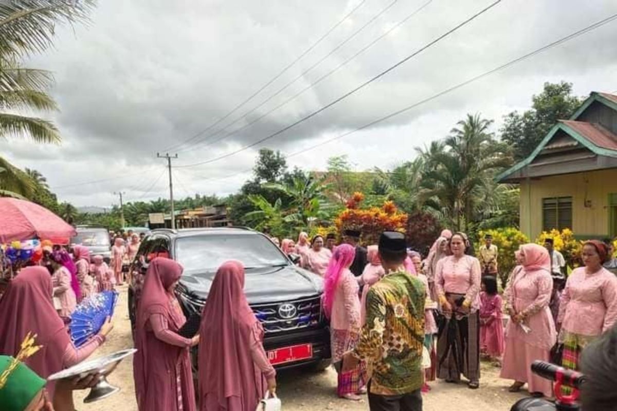 Mobil dinas Bupati Koltim siap layani gratis antar pengantin