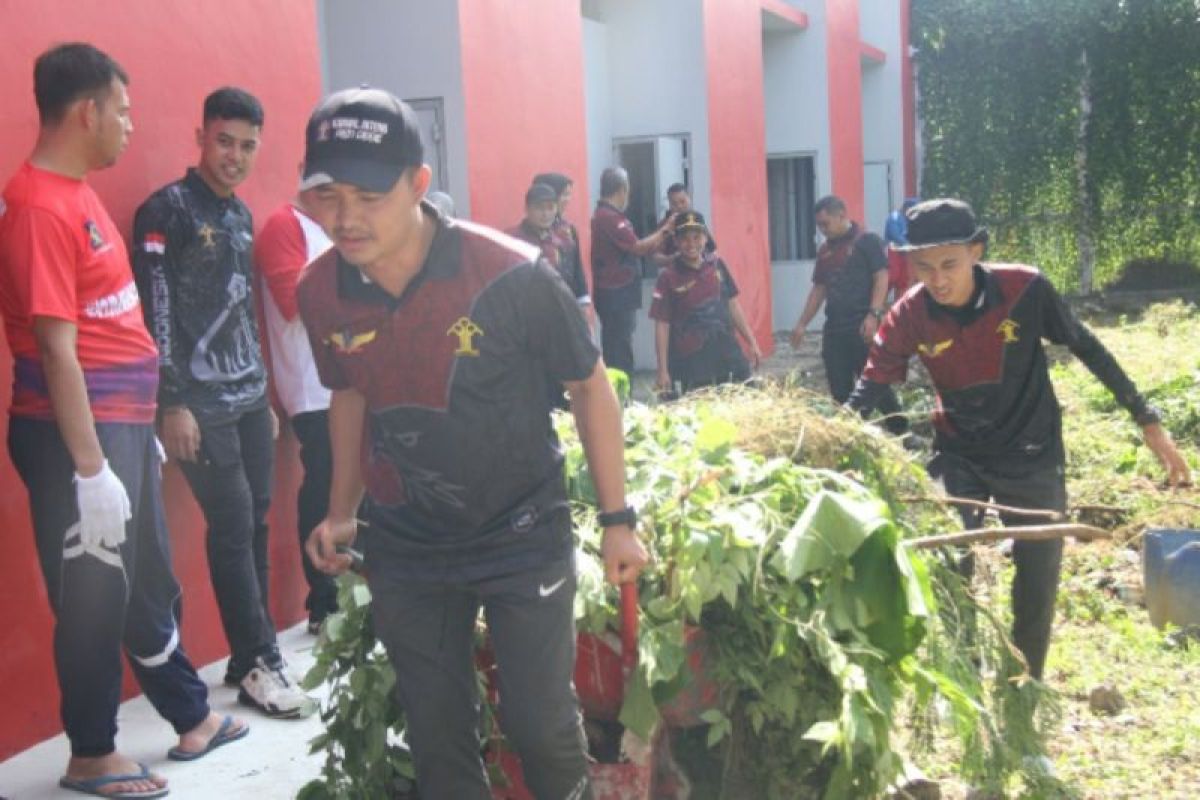 HBP Ke-60, Kemenkumham Jateng gotong royong bersihkan Rutan Semarang