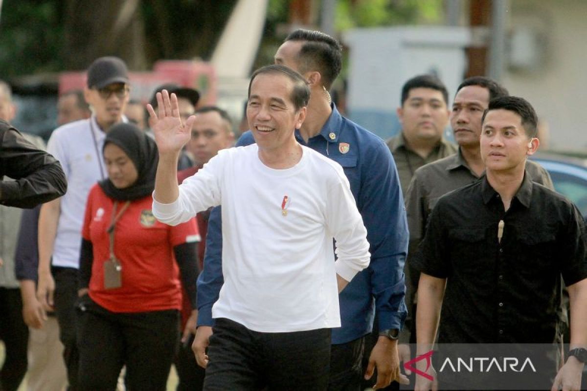 Warga antusias sambut kedatangan Presiden Jokowi di Gorontalo