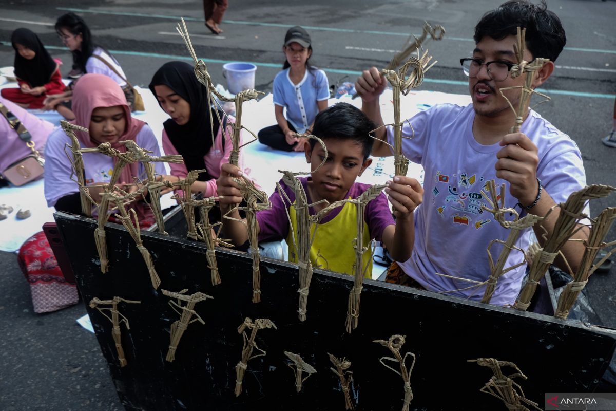 Orang tua jangan banyak mengkritisi anak saat eksplor dunia seni