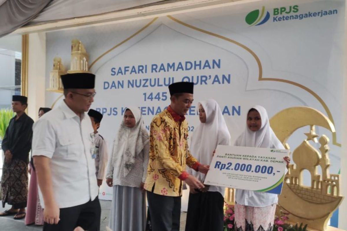 BPJAMSOSTEK Semarang Majapahit bantu paket sembako ke anak yatim