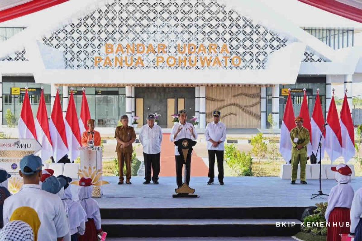 Budi Karya dampingi Jokowi resmikan Bandara Panua Pohuwato di Gorontalo