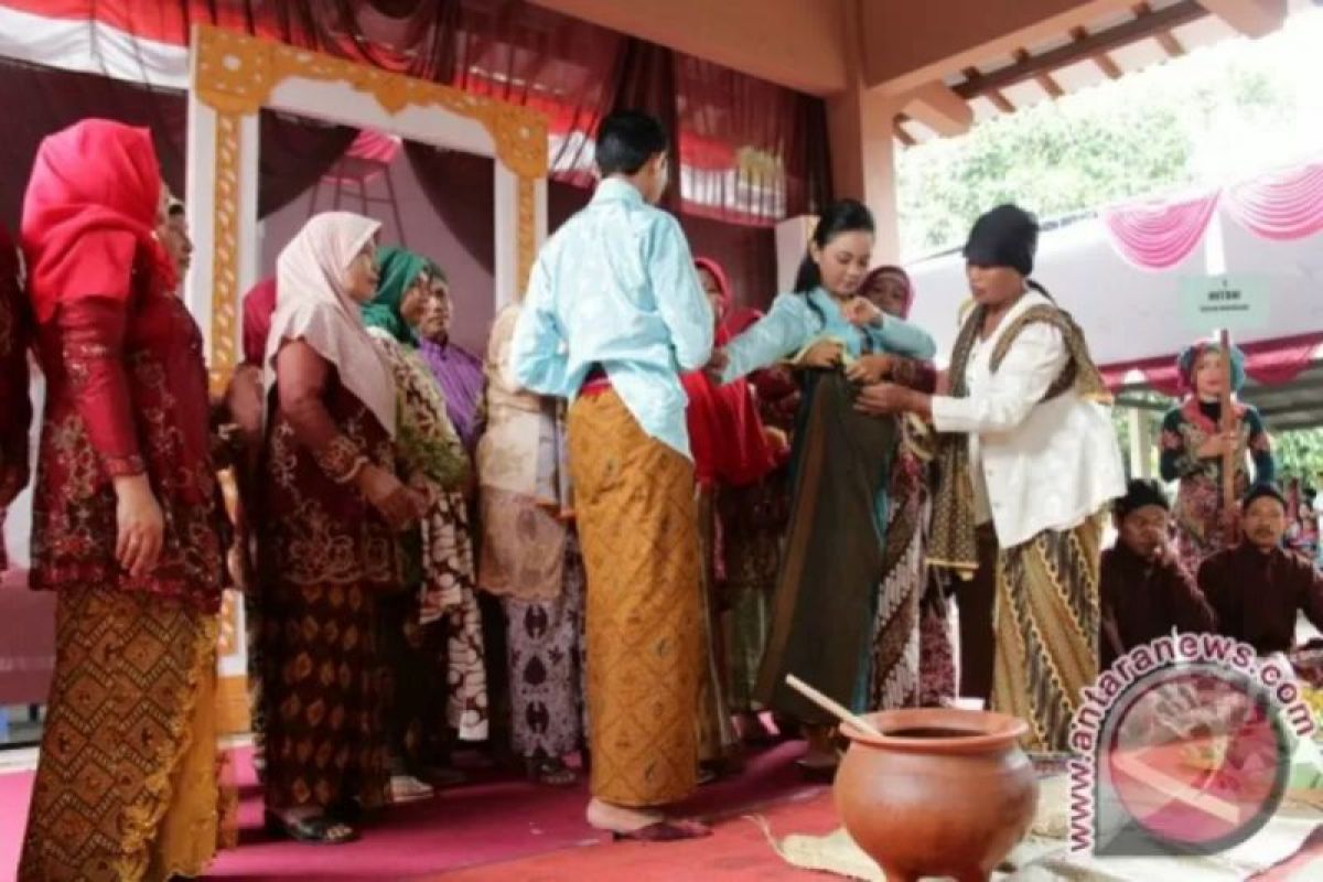 Pemkot Yogyakarta gelar upacara adat Mitoni untuk tekan stunting