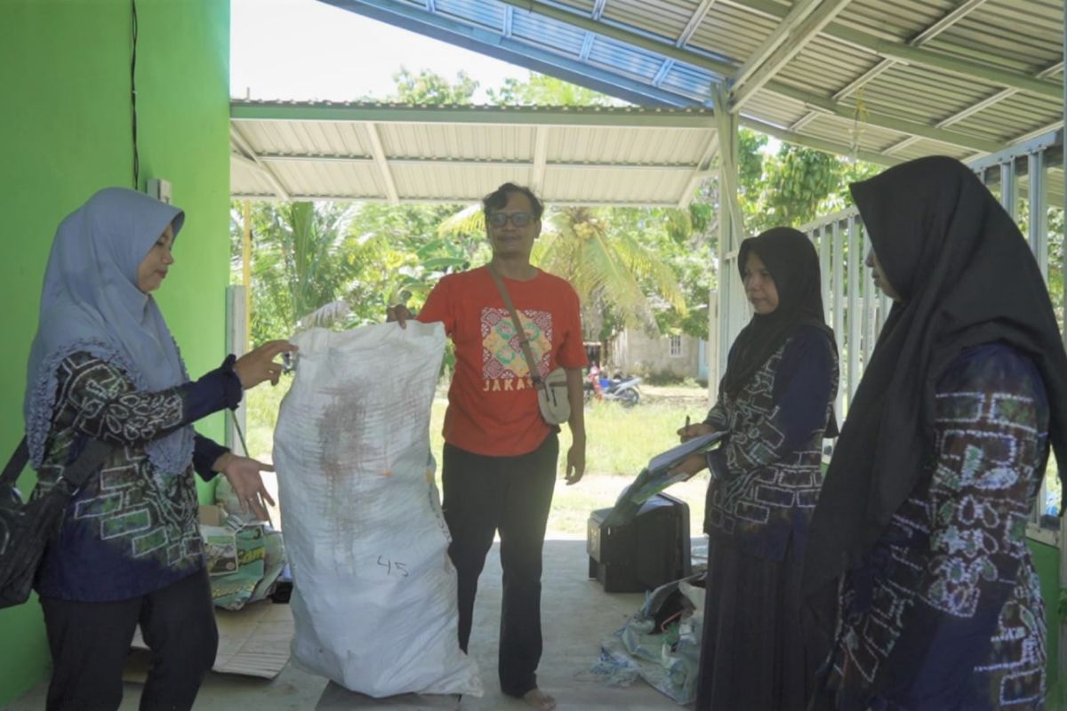 Perjuangan bank sampah Desa Ribang menjaga bumi tetap lestari