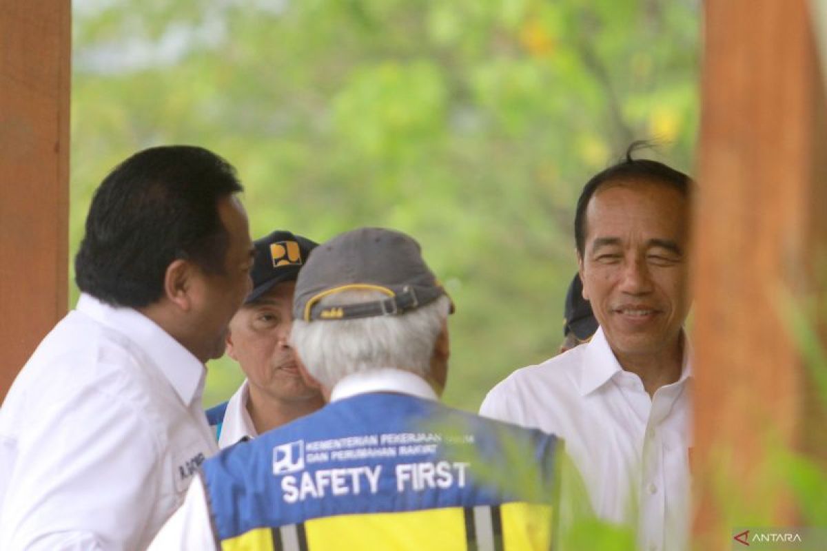 Presiden Jokowi meninjau pembangunan Bendungan Bulango Ulu