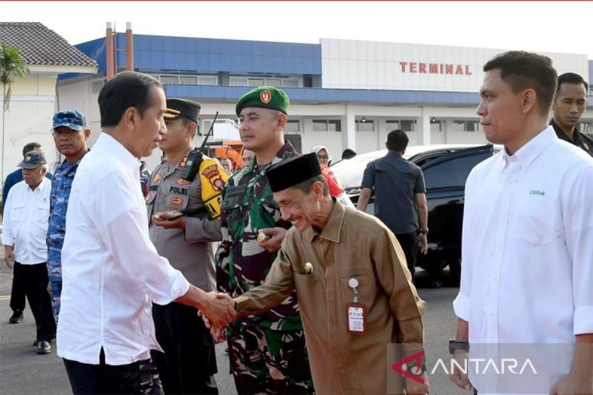 Presiden Jokowi resmikan bandara hingga jalan daerah di Gorontalo