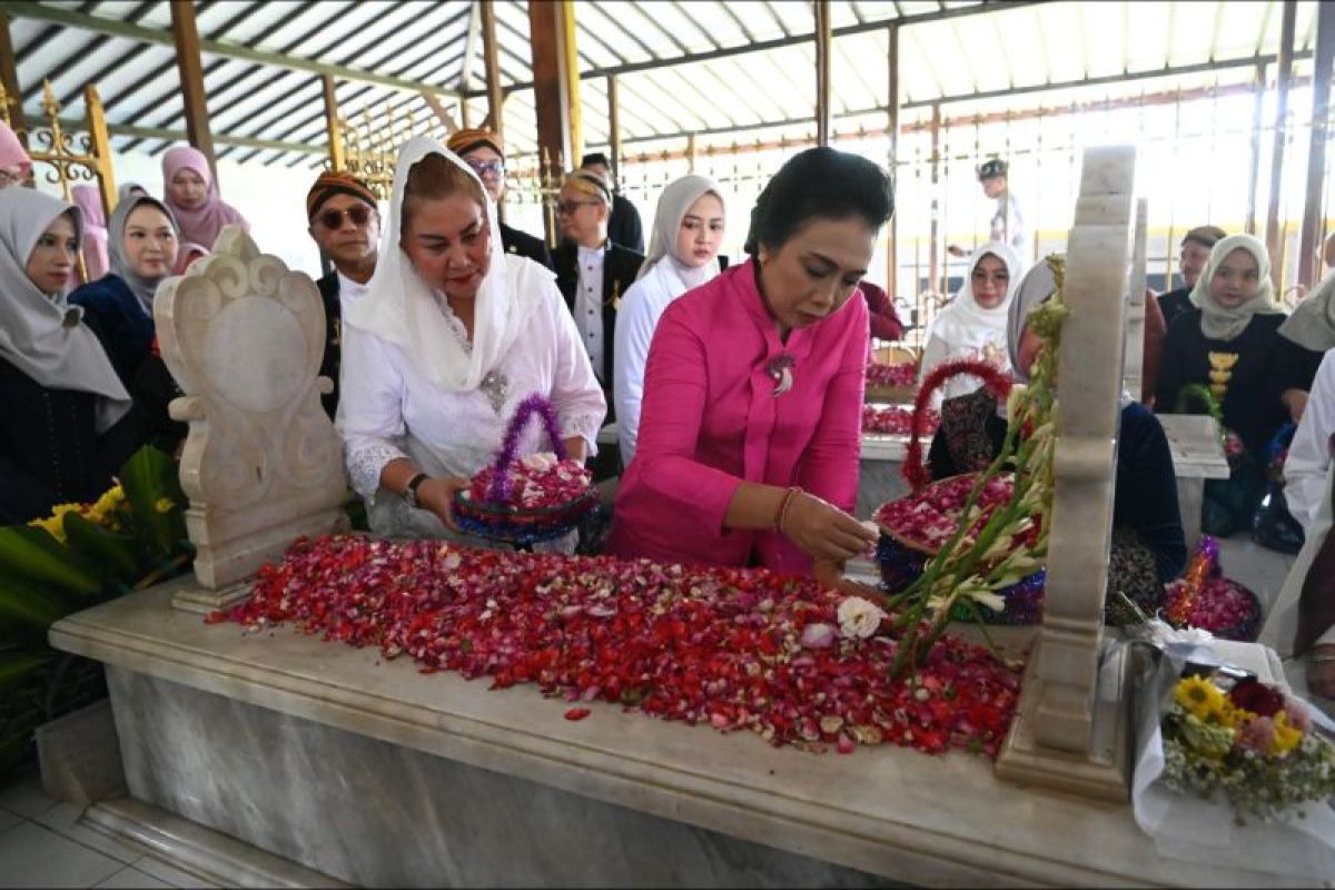 Hari Kartini, Menteri PPPA ziarah ke makam RA Kartini di Rembang