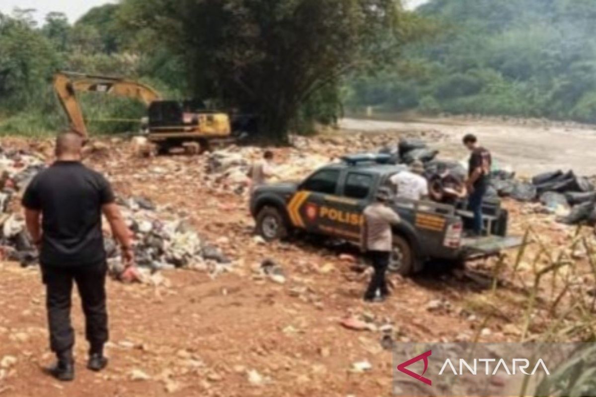 Polisi tindak pengelola limbah ilegal di bantaran Sungai Cisadane Bogor kiriman dari BSD