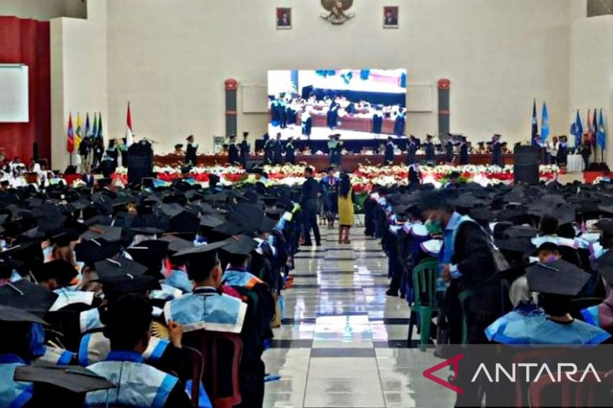 Unpatti Ambon wisudakan 1.804 lulusan pada HUT ke-61