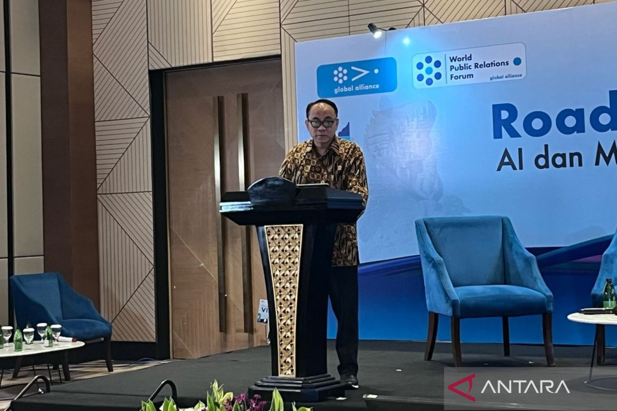 Minister Setiadi urges PR officials to adapt to developments in AI