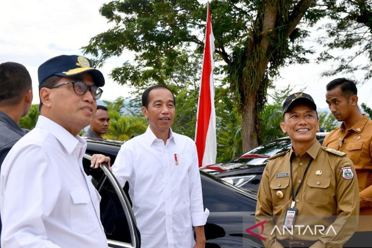 Jokowi tinjau pasar tumpah hingga RSUD di Mamasa Sulbar