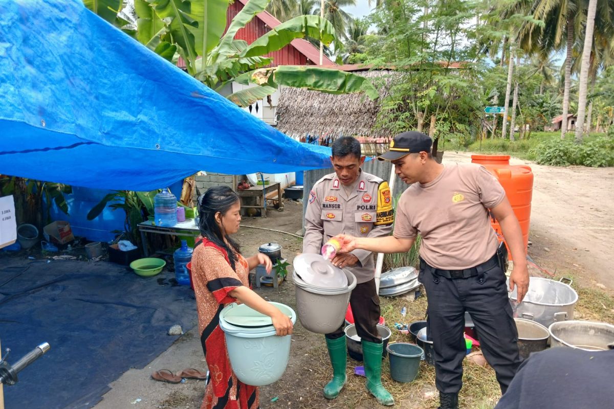 Polres Sigi salurkan air bersih untuk warga di Desa Sambo dan Balongga