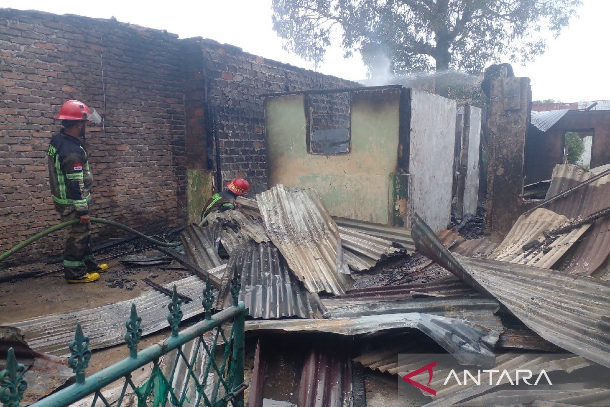 Delapan unit rumah di Medan Perjuangan ludes terbakar