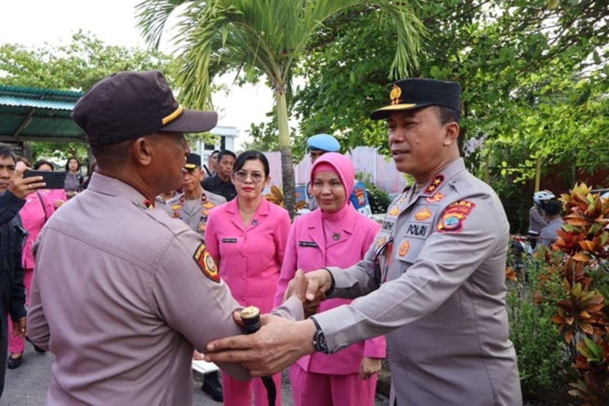 Polda Sulut bantu personel Polsek Tagulandang terdampak erupsi gunung