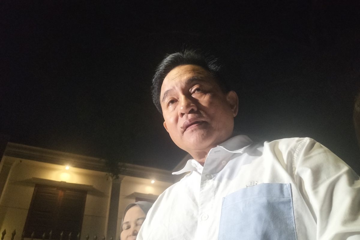 Yusril Ihza Mahendra serahkan berkas putusan MK kepada Prabowo Subianto