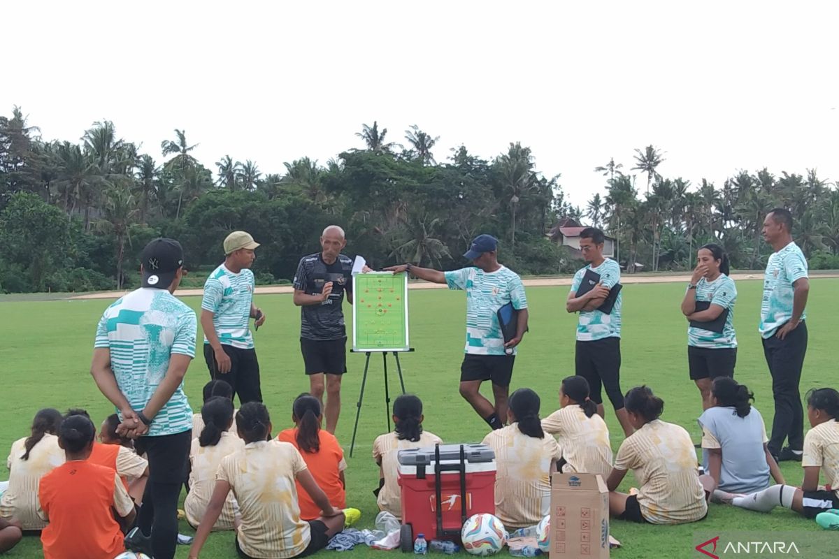 Pelatih evaluasi kemampuan taktik pemain Timnas Putri U-17