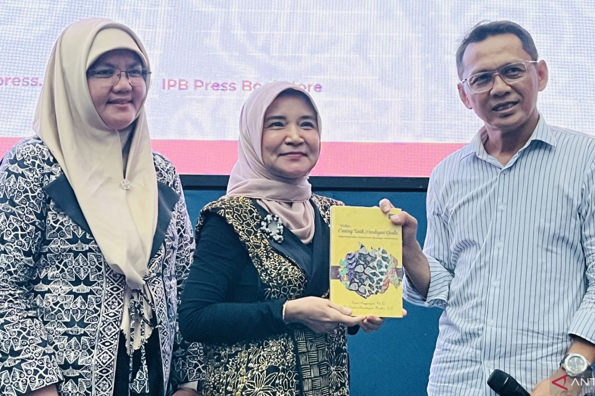Buku Torehan Canting Batik Handayani Geulis dari Bogor diluncurkan