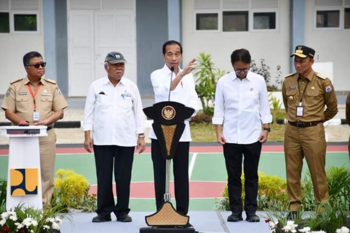 Presiden Jokowi menjanjikan mobil listrik untuk praktikum SMK Mamuju