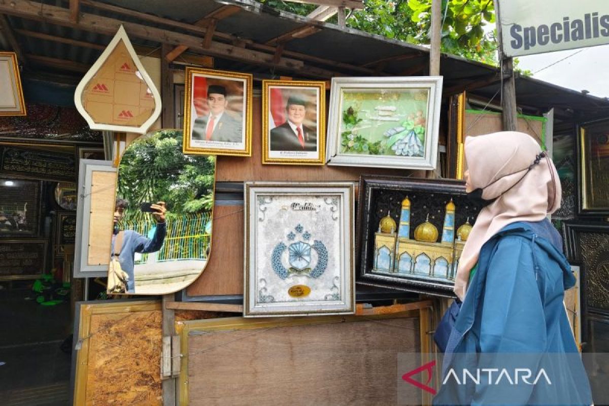 Perajin di Solo terima pesanan pigura presiden dan wakil presiden