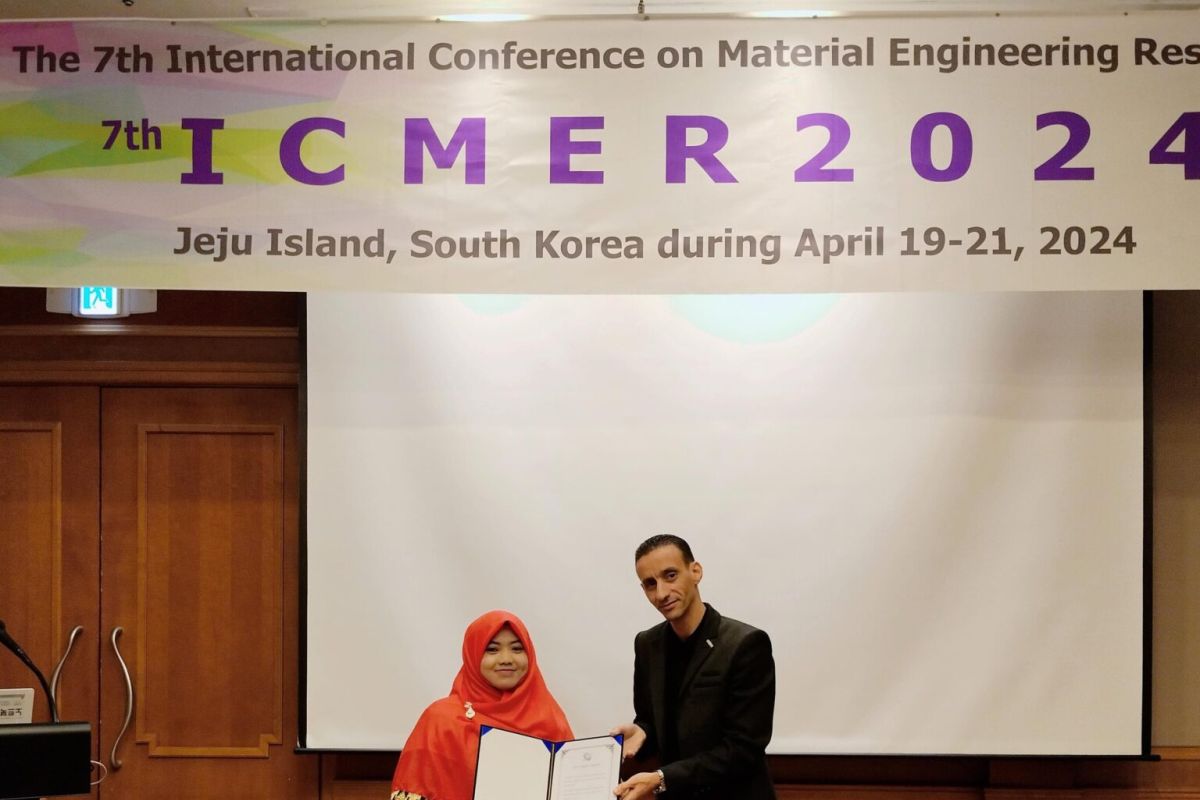 Dosen FMIPA Unila raih penghargaan "Best Oral Presentation" dalam konferensi Internasional di Korea Selatan
