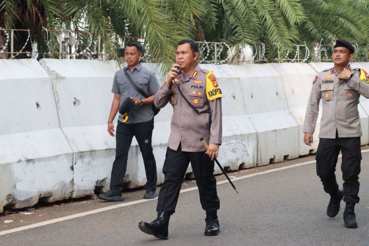 Polri-TNI amankan KPU, personel capai 4.000 lebih