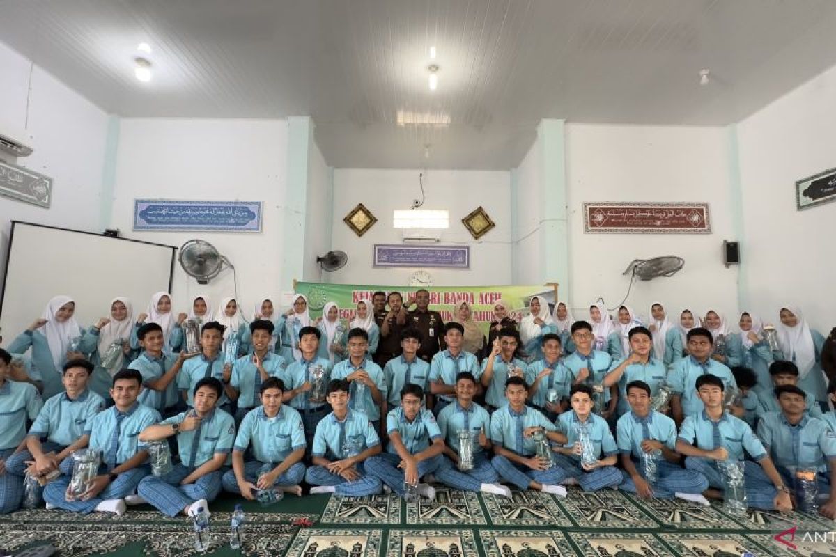 Kejari Banda Aceh edukasi hukum dan tupoksi jaksa ke pelajar
