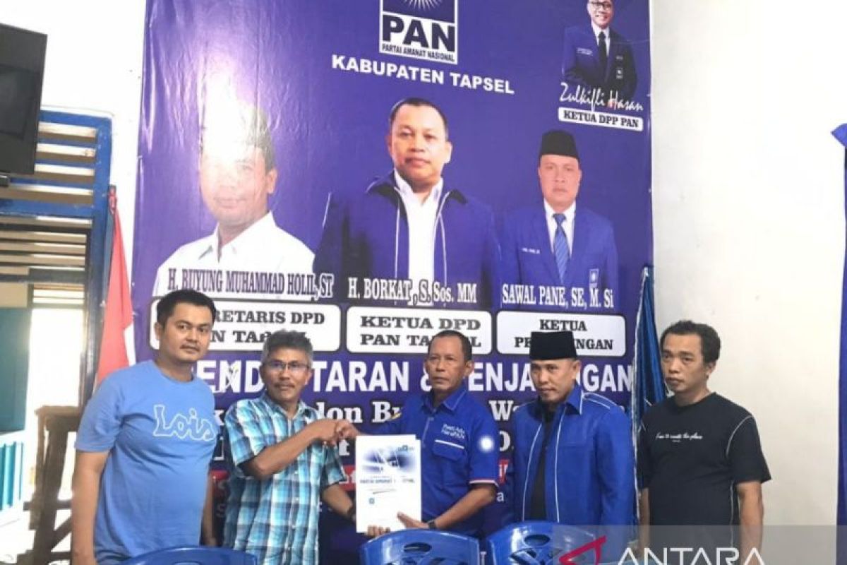 Wakil bupati-mantan sekda Tapsel ambil formulir Pilkada 2024 di PAN