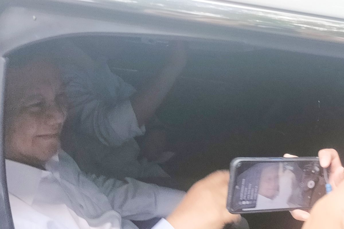 Prabowo bersama Gibran berangkat dari kartanegara ke gedung KPU