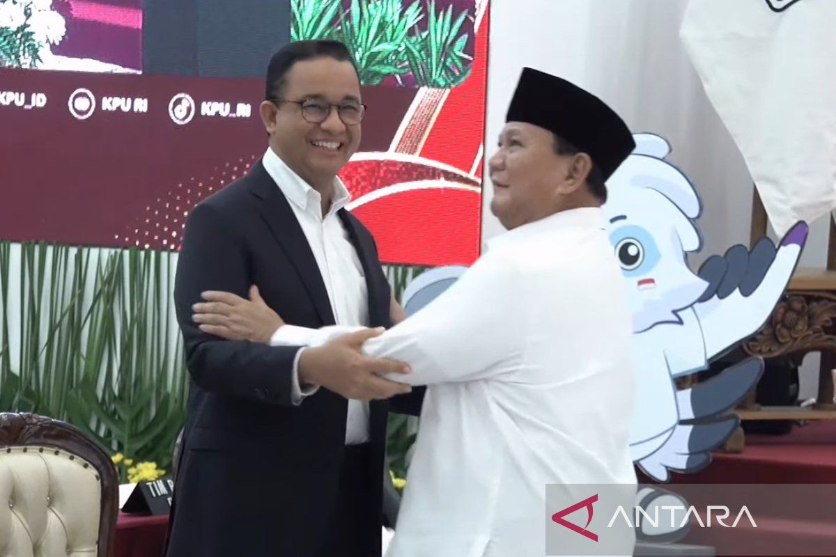 Soal Prabowo singgung senyumannya berat, Anies: Biasa saja
