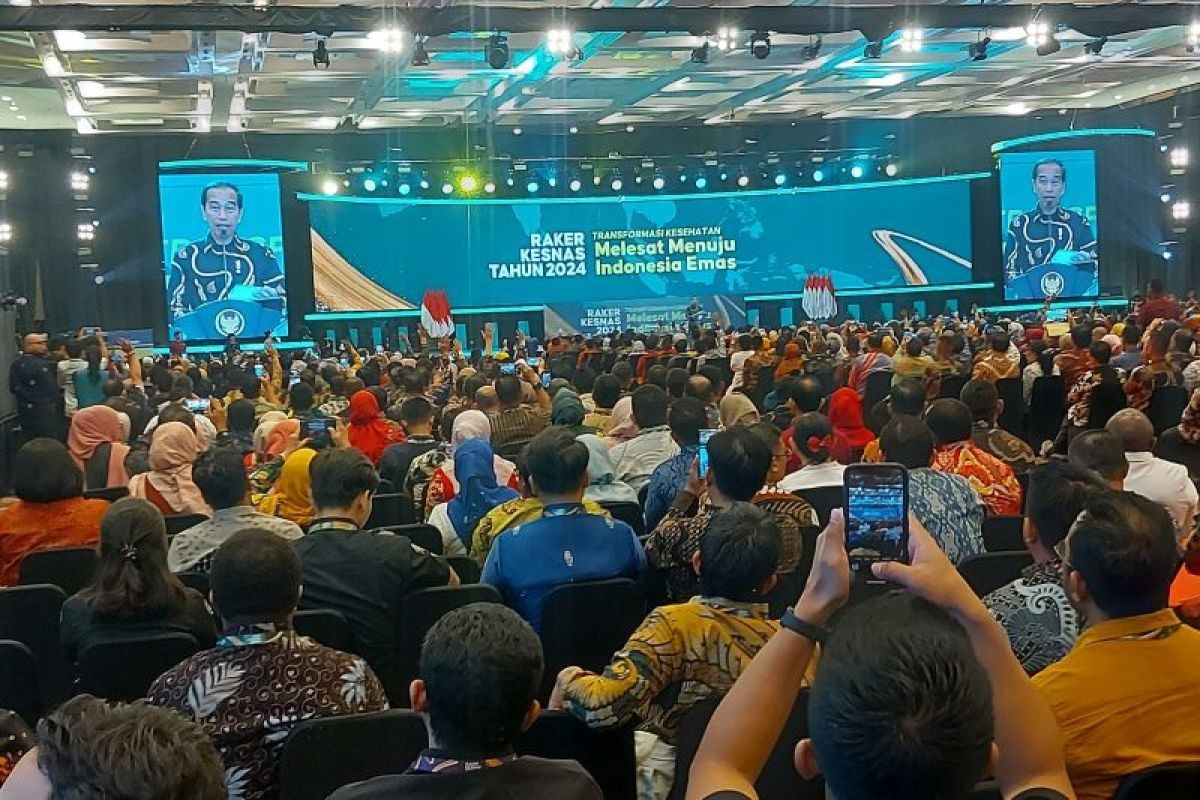 Presiden Jokowi membuka Rapat Kerja Kesehatan Nasional 2024 di BSD Tangerang