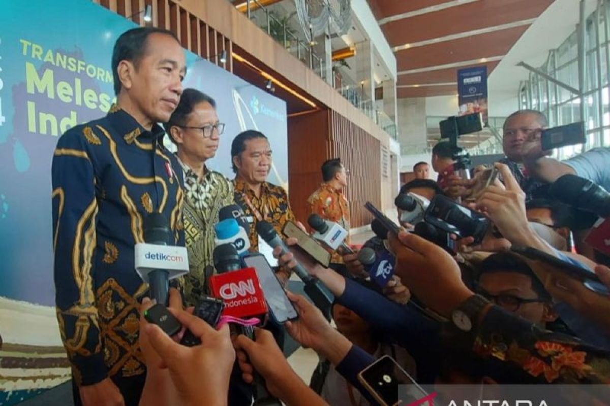 Jokowi underscores need for more specialist doctors from universities