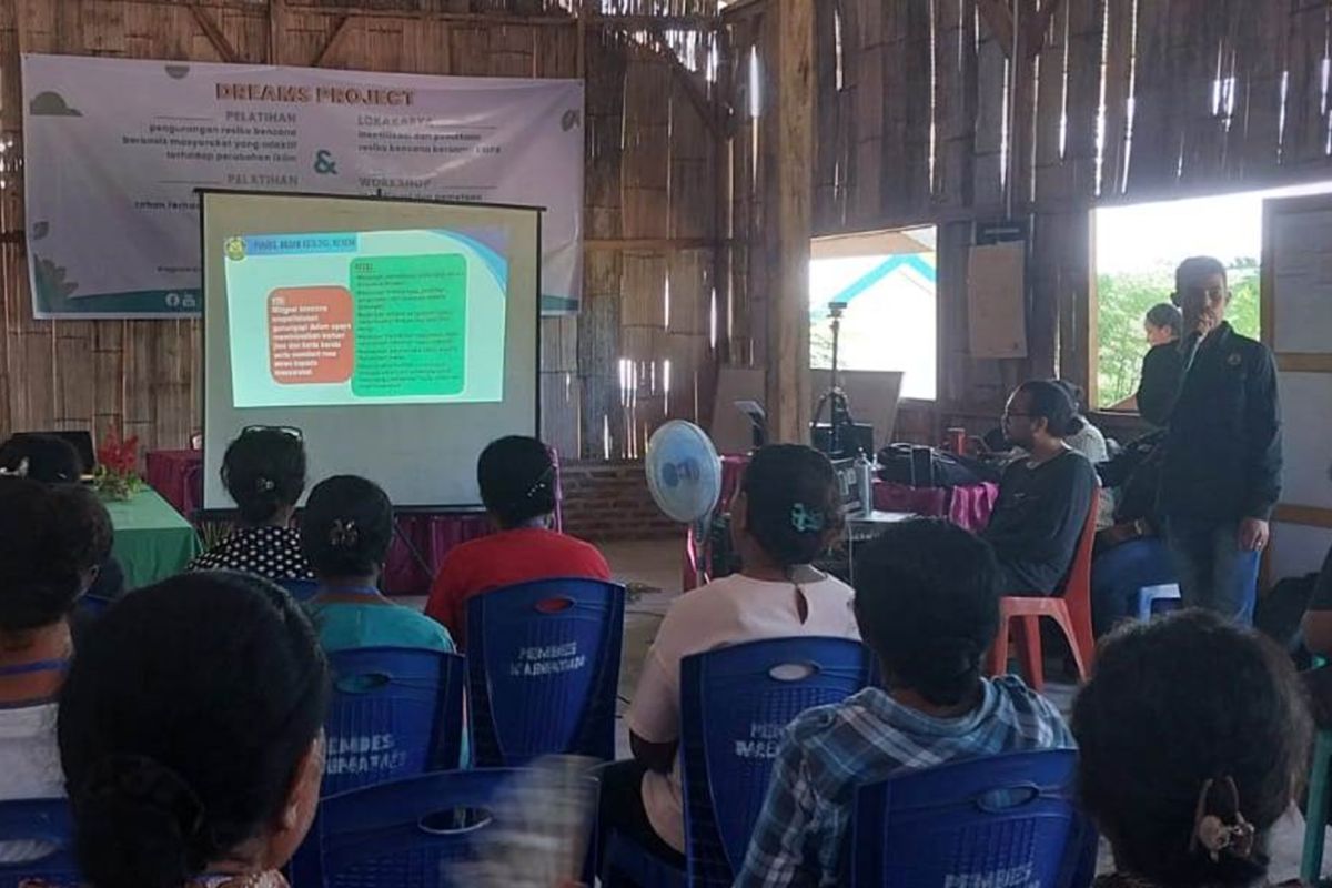 Badan Geologi edukasi mitigasi dampak erupsi gunung api di  Kabupaten Lembata