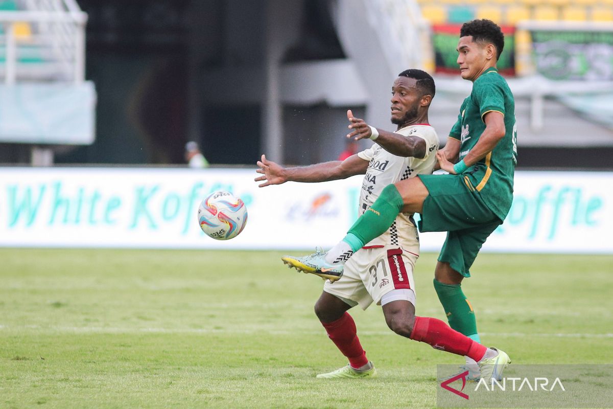 Bali United bawa pulang poin penuh usai bungkam Persebaya 2-0