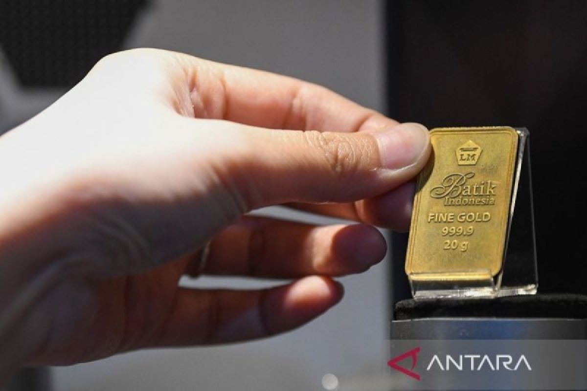 Harga emas Antam kembali turun jadi Rp1,320 juta per gram