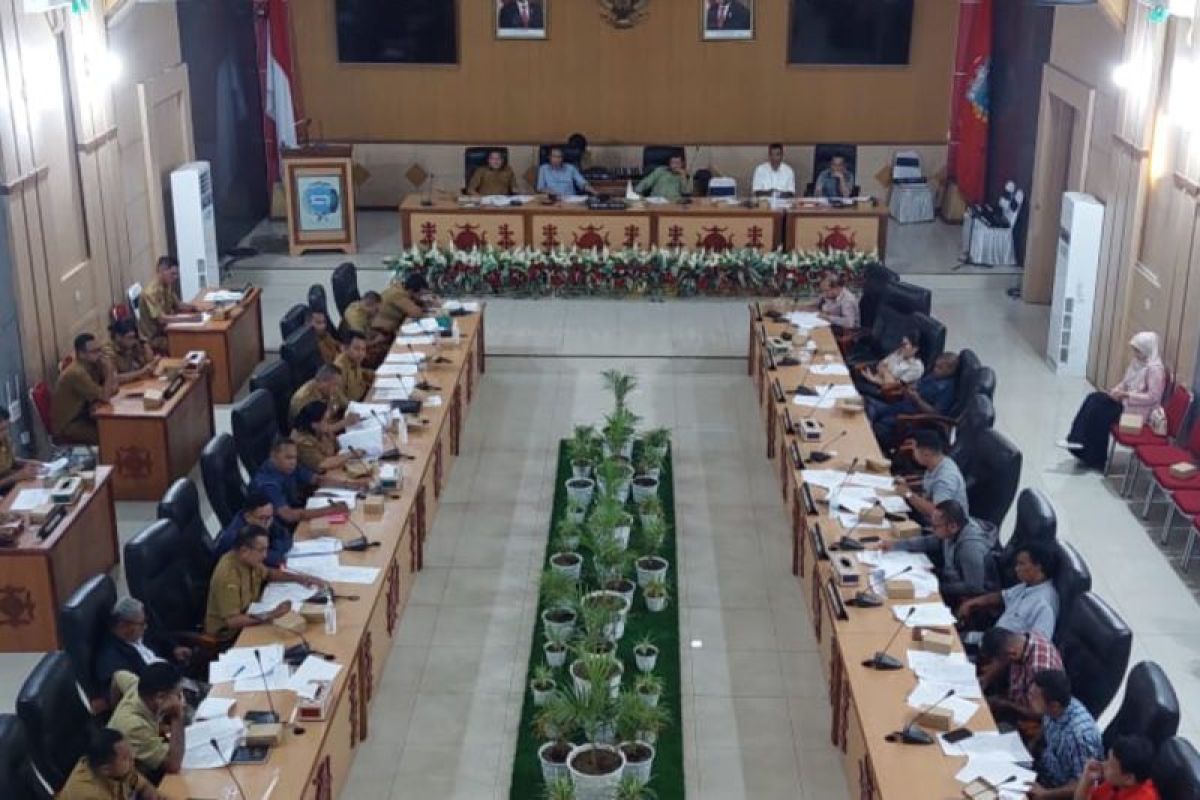 DPRD Ambon uji publik tiga Ranperda tentang negeri