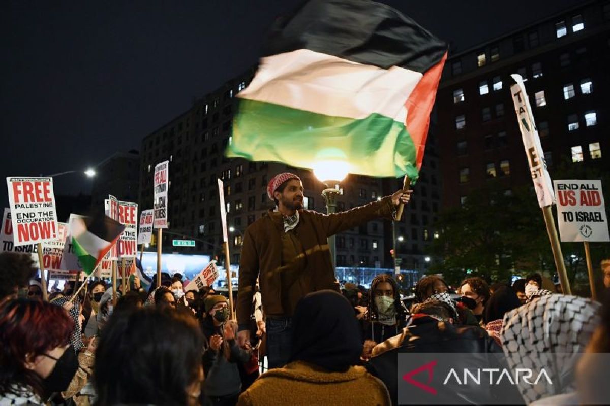 Ratusan demonstran pro-Palestina ditangkap oleh polisi New York