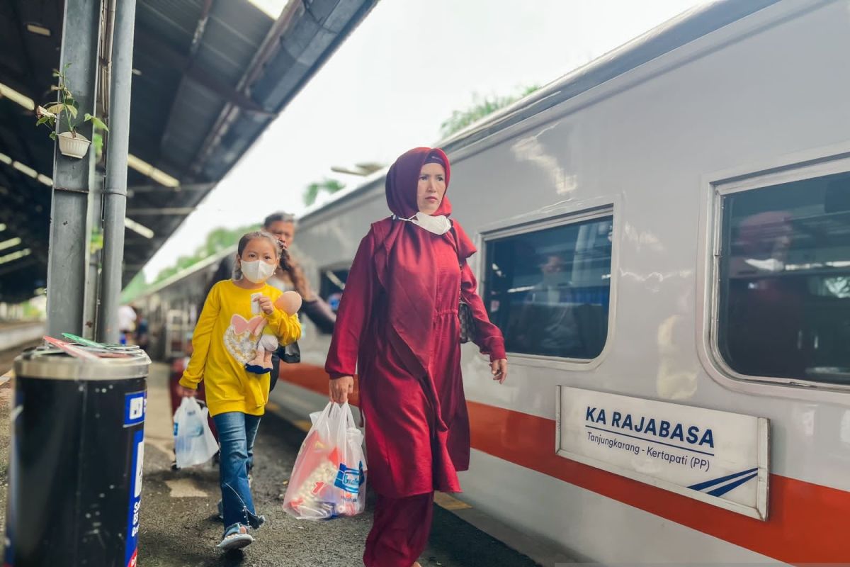 KAI sebut jumlah penumpang meningkat 63 persen selama angkutan Lebaran