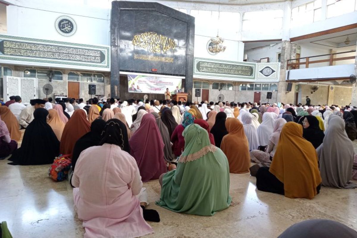 689 jamaah calon haji di Mataram dapat bimbingan manasik haji gratis