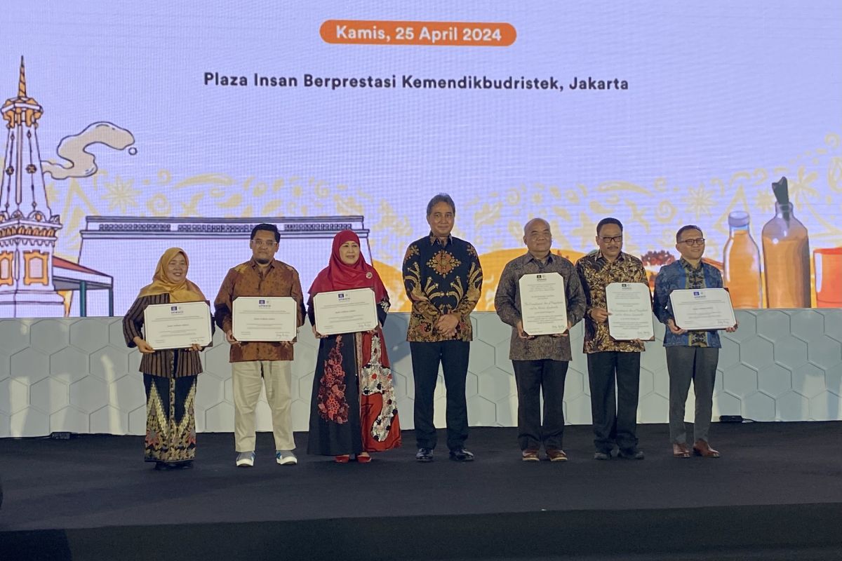 Indonesia menerima dua sertifikat inskripsi warisan budaya dunia dari UNESCO