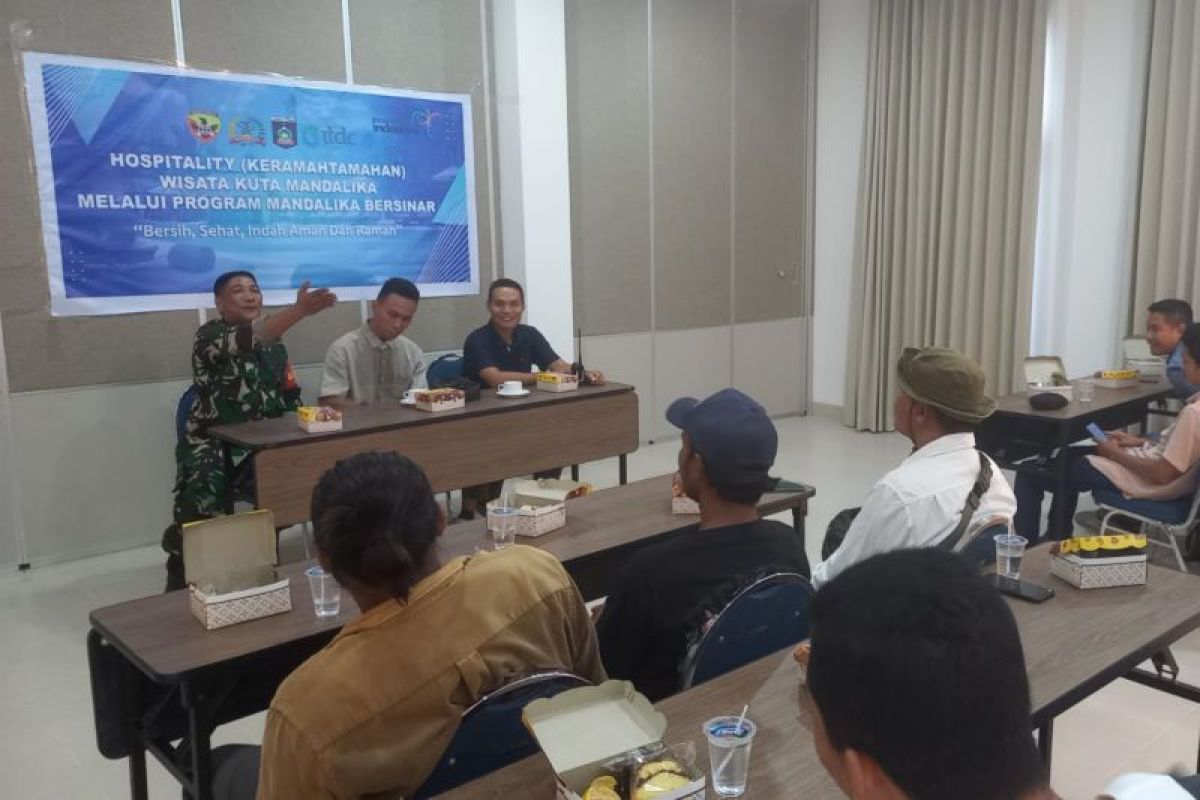 TNI edukasi warga tingkatkan pelayanan pariwisata di KEK Mandalika