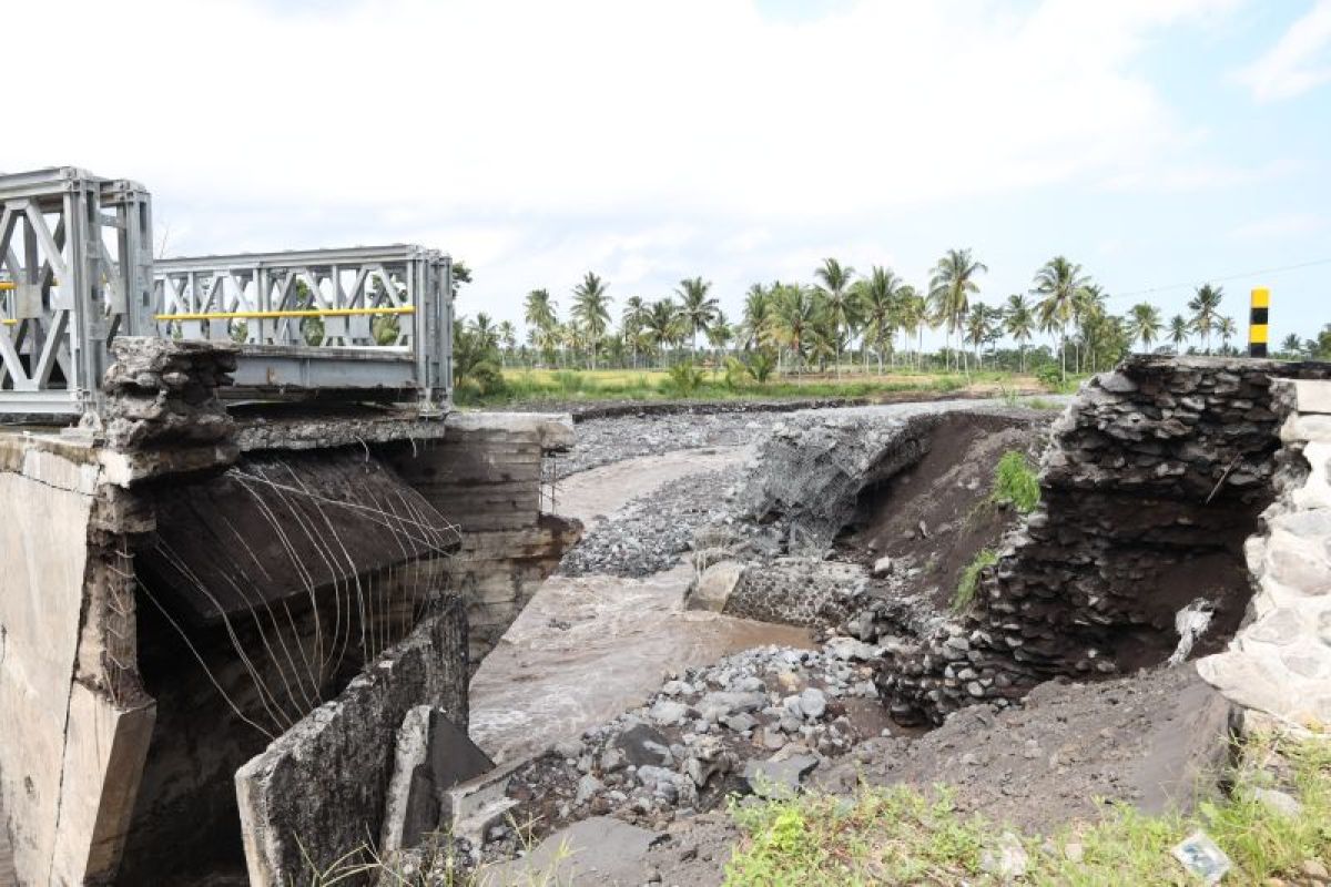Pemkab Lumajang tangani kerusakan infrastruktur usai banjir