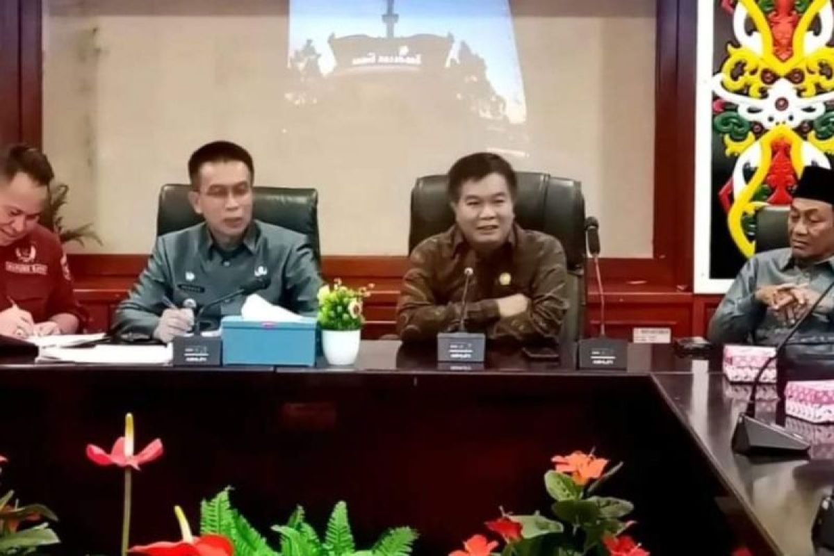 Pj Bupati Mura sambut baik kunjungan kerja DPRD Kubar