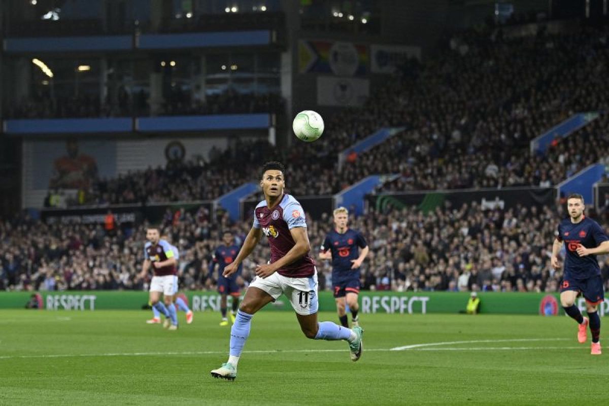 Aston Villa dalam perjalanan membuat sejarah rebut tiket Liga Champions